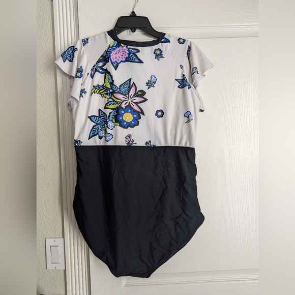 Half zip bathing one piece suit - Picture 5 of 5